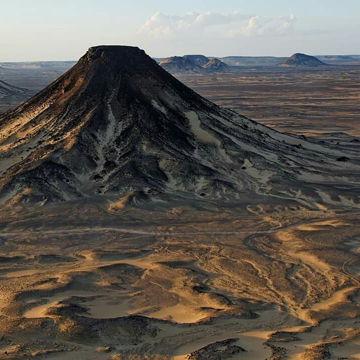 BLACK DESERT AND BAHARIYA OASIS TOUR